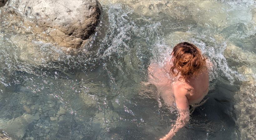 Cold river bathing in the Drôme Provençale