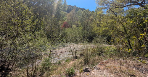 Les berges du gîte au bord de l'Ouvèze à Mollans